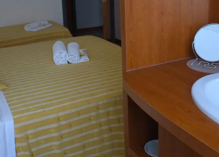 比诺丘酒店 3* 卡托利卡